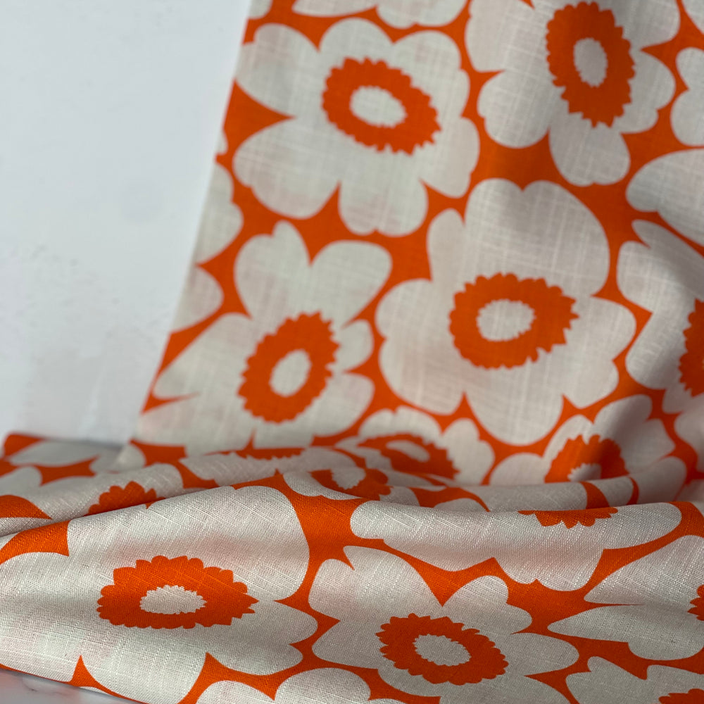 
                  
                    Big Flower Wit Oranje - Viscose Linnen
                  
                