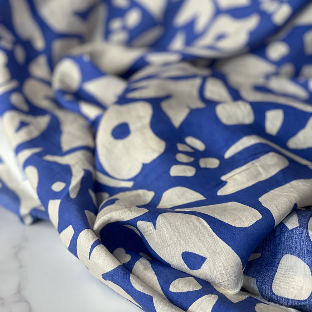 
                  
                    Abstract Shapes Blauw - Viscose
                  
                