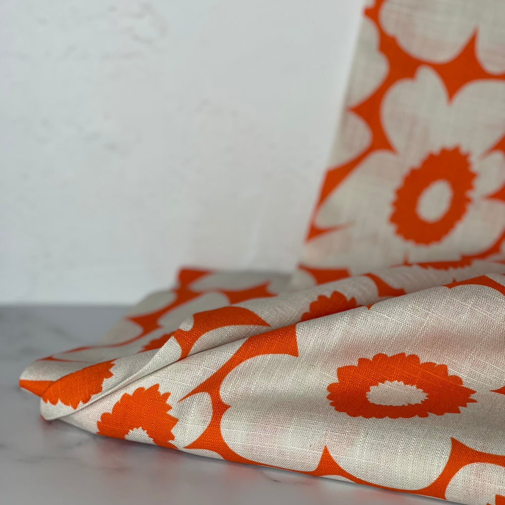 
                  
                    Big Flower Wit Oranje - Viscose Linnen
                  
                