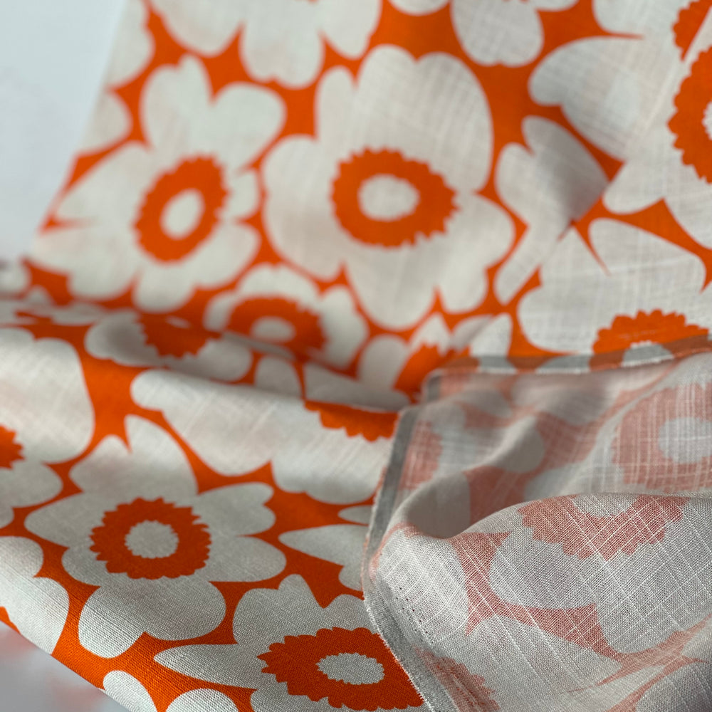 
                  
                    Big Flower Wit Oranje - Viscose Linnen
                  
                